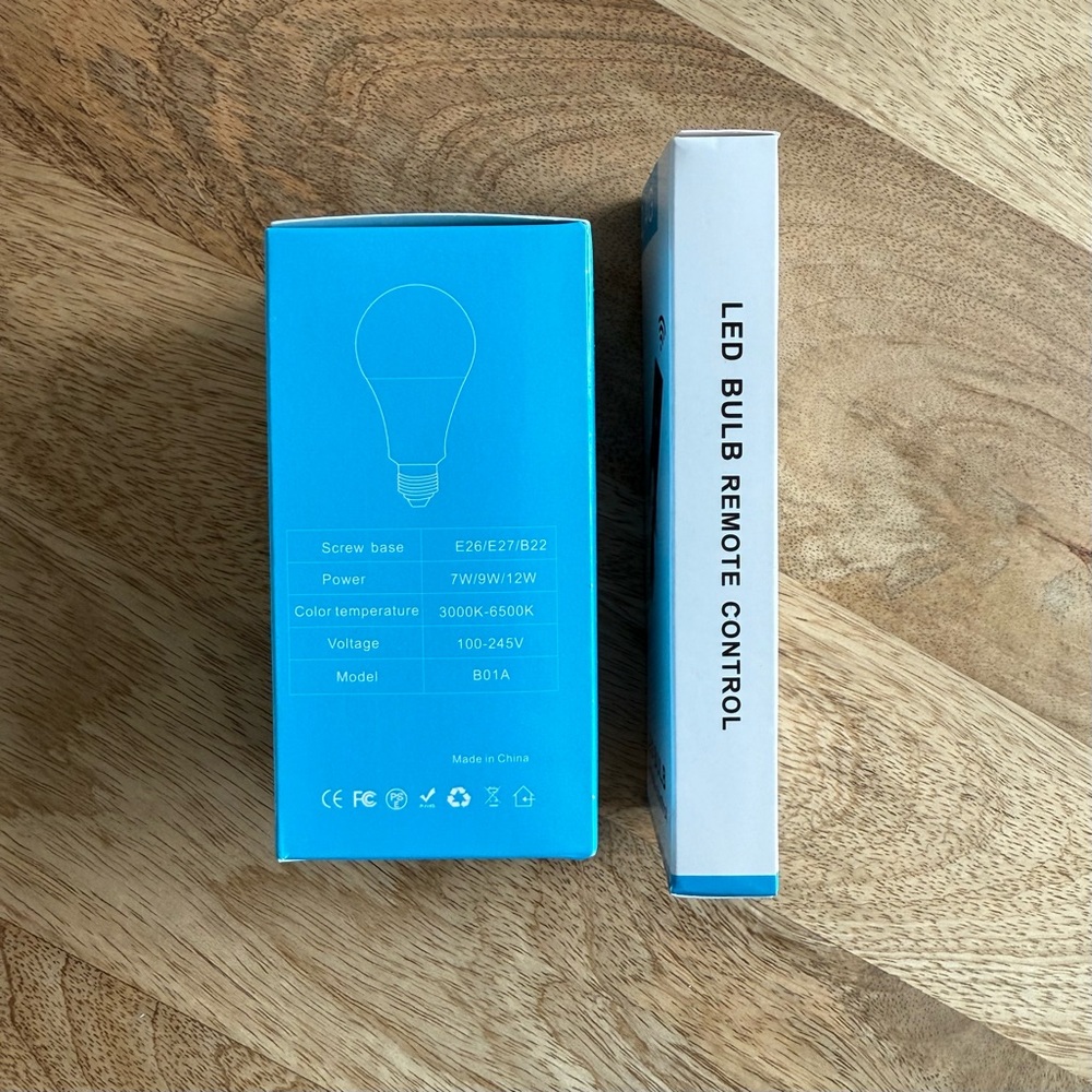 Smart LED Light Bulb with Remote Control - Picture 4 of 4